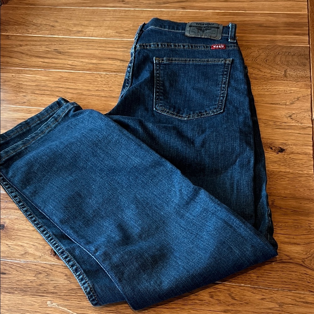 Boys Wrangler size 16 regular Dark wash classic straight jeans NWT